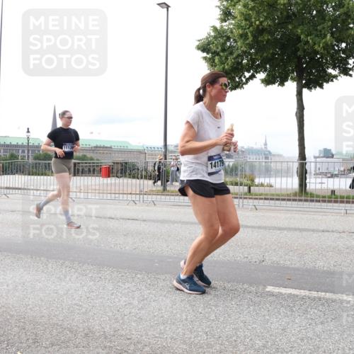 29.06.2025 - hella hamburg halbmarathon Lena Gebhardt http://msf.ph/oto/8415471 29.06.2025 10:26:14 Lombardsbrücke 14726, 11139, 14179, 1300, 1479, 3617, 4267, 4268, 4315, 4797, 4844, 5497, 6159, 6663, 6905, 7929, 8276, 8306, 8357, 8674, 8942, 10104, 10219, 11107, 11139, 11596, 11699, 11828, 11859, 12074, 12126, 12826, 12827, 12838, 12945, 12946, 13264, 14063, 14179, 14223, 14356, 14726, 14930, 16927, 17369, 17712, 18087, 19144 meine-sportfotos.de
