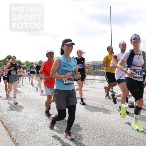 29.06.2025 - hella hamburg halbmarathon Lena Gebhardt http://msf.ph/oto/8415472 29.06.2025 10:42:15 Lombardsbrücke 3276, 613, 11617, 12725, 2145, 12682, 5671, 1039, 1150, 1360, 1624, 1648, 1712, 1752, 1929, 1957, 2069, 2134, 2145, 2523, 2580, 2974, 3276, 3326, 3459, 3460, 3568, 3605, 4329, 4353, 4735, 4736, 4885, 4891, 4892, 5403, 5419, 5432, 5671, 5810, 6136, 6137, 6153, 6320, 6430, 6436, 6618, 6828, 6837, 6846, 6917, 7040, 7260, 7357, 7477, 7557, 7666, 7955, 8014, 8443, 8459, 8525, 8526, 8712, 8816, 8908, 9008, 9223, 9370, 9467, 9980, 10027, 10532, 10623 meine-sportfotos.de