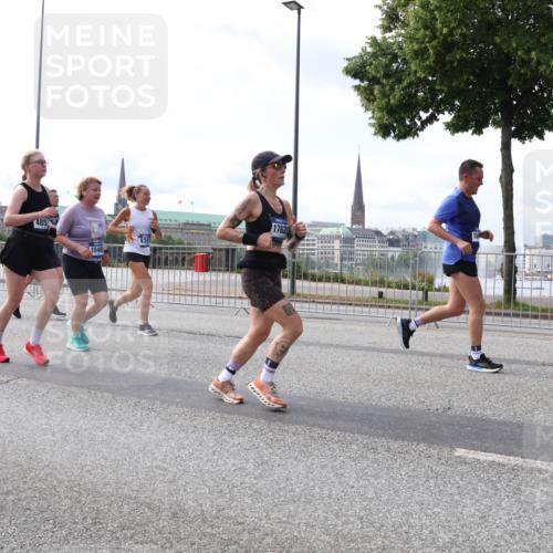 29.06.2025 - hella hamburg halbmarathon Lena Gebhardt http://msf.ph/oto/8415480 29.06.2025 10:17:33 Lombardsbrücke 485, 15465, 1762, 1015, 1083, 1137, 1204, 1274, 1298, 1356, 1458, 1477, 1749, 1795, 2094, 2259, 2305, 2548, 2860, 2908, 3138, 3210, 3292, 3464, 3466, 3802, 3803, 4194, 4218, 4852, 5002, 5023, 5290, 5390, 5611, 5733, 5929, 5930, 5995, 6126, 6128, 6254, 6336, 6352, 6520, 6522, 6786, 7011, 7258, 7291, 7410, 7413, 7445, 7566, 7647, 7844, 7945, 8144, 8210, 8253, 8309, 8351, 8433, 8558, 8895, 8983, 9152, 9259, 9400, 9798, 9848, 10174 meine-sportfotos.de