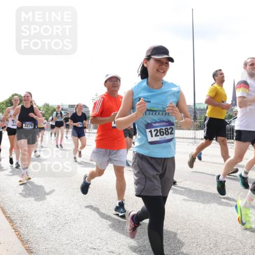 29.06.2025 - hella hamburg halbmarathon Lena Gebhardt http://msf.ph/oto/8415492 29.06.2025 10:42:15 Lombardsbrücke 1617, 61, 3276, 400, 1, 4, 6, 1, 12682, 1184, 214, 1039, 1150, 1360, 1624, 1648, 1712, 1752, 1929, 1957, 2069, 2134, 2145, 2523, 2580, 2974, 3276, 3326, 3459, 3460, 3568, 3605, 4329, 4353, 4735, 4736, 4885, 4891, 4892, 5403, 5419, 5432, 5671, 5810, 6136, 6137, 6153, 6320, 6430, 6436, 6618, 6828, 6837, 6846, 6917, 7040, 7260, 7357, 7477, 7557, 7666, 7955, 8014, 8443, 8459, 8525, 8526, 8712, 8816, 8908, 9008, 9223, 9370, 9467, 9980, 10027, 10532, 10623 meine-sportfotos.de