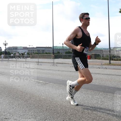 29.06.2025 - hella hamburg halbmarathon Lena Gebhardt http://msf.ph/oto/8415506 29.06.2025 09:40:16 Lombardsbrücke 126, 34, 35, 52, 53, 54, 2144, 2659, 3720, 6380, 6530, 9151, 9255, 9447, 10650, 11678, 12678, 14302, 14717, 14933, 15495, 16068, 16120, 16245, 16988, 17402, 19075 meine-sportfotos.de