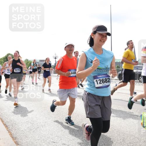 29.06.2025 - hella hamburg halbmarathon Lena Gebhardt http://msf.ph/oto/8415514 29.06.2025 10:42:15 Lombardsbrücke 11617, 61, 3276, 4486, 12682, 2, 1039, 1150, 1360, 1624, 1648, 1712, 1752, 1929, 1957, 2069, 2134, 2145, 2523, 2580, 2974, 3276, 3326, 3459, 3460, 3568, 3605, 4329, 4353, 4735, 4736, 4885, 4891, 4892, 5403, 5419, 5432, 5671, 5810, 6136, 6137, 6153, 6320, 6430, 6436, 6618, 6828, 6837, 6846, 6917, 7040, 7260, 7357, 7477, 7557, 7666, 7955, 8014, 8443, 8459, 8525, 8526, 8712, 8816, 8908, 9008, 9223, 9370, 9467, 9980, 10027, 10532, 10623 meine-sportfotos.de