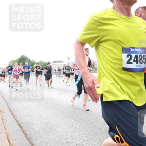 29.06.2025 - hella hamburg halbmarathon Lena Gebhardt http://msf.ph/oto/8415519 29.06.2025 10:51:35 Lombardsbrücke 2485, 1478, 1617, 1997, 2202, 2308, 2380, 2484, 2485, 2593, 2736, 2778, 3240, 3934, 3991, 4156, 4652, 4713, 4748, 4808, 4878, 4920, 5291, 5357, 5394, 5530, 5534, 5716, 5717, 6007, 6091, 6604, 6885, 6945, 6947, 6954, 6961, 7012, 7769, 7841, 7871, 7992, 8040, 8125, 8399, 8410, 8672, 9166, 9167, 9220, 9340, 9462, 9582, 9583, 9590, 9594, 9673, 9763, 10496, 10521, 10693, 10830, 11034, 11268, 11575, 11875, 12065 meine-sportfotos.de