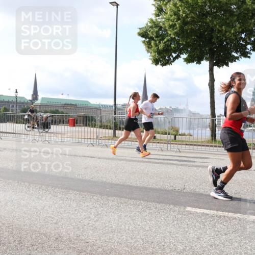 29.06.2025 - hella hamburg halbmarathon Lena Gebhardt http://msf.ph/oto/8415530 29.06.2025 10:05:05 Lombardsbrücke 1126, 1316, 1347, 1559, 1863, 2288, 2424, 2463, 2628, 2698, 3071, 3413, 3578, 4220, 4293, 4394, 4538, 4951, 5869, 6059, 6311, 6907, 6908, 7302, 7826, 8049, 8089, 8999, 9007, 9019, 9075, 9165, 9559, 9680, 10100, 10694, 10709, 10834, 11088, 11551, 11595, 12125, 12557, 12924, 13221, 13242, 13327, 13533, 13717, 14203, 15532, 16134, 16357, 16478, 16579, 16847, 16995, 17112, 17434, 17707, 17814, 17818, 18189, 18616, 18617, 19034 meine-sportfotos.de