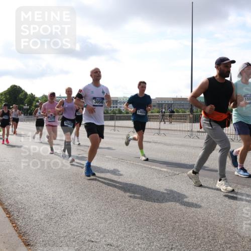 29.06.2025 - hella hamburg halbmarathon Lena Gebhardt http://msf.ph/oto/8415532 29.06.2025 09:50:53 Lombardsbrücke 18045, 14274, 18442, 3056, 14924, 15556, 1209, 1256, 1358, 1441, 1677, 1688, 1697, 1700, 1882, 1962, 2546, 2579, 2675, 2719, 3056, 3626, 3947, 4205, 4229, 4380, 4888, 4889, 4893, 5026, 5087, 5275, 5387, 5472, 5506, 5508, 5745, 5752, 5916, 6080, 6429, 6458, 6529, 6639, 6649, 6686, 6687, 7026, 7110, 7116, 7284, 7635, 8091, 8122, 8319, 8574, 8958, 8966, 9116, 9380, 9833, 10064, 10193, 10218, 10415, 10469, 10783, 10922, 11281, 11284, 11305, 11379 meine-sportfotos.de
