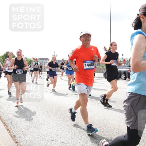 29.06.2025 - hella hamburg halbmarathon Lena Gebhardt http://msf.ph/oto/8415535 29.06.2025 10:42:16 Lombardsbrücke 11617, 3276, 840, 14486, 2725, 1268, 1039, 1150, 1360, 1624, 1648, 1712, 1752, 1929, 1957, 2069, 2134, 2145, 2523, 2538, 2580, 2974, 3276, 3326, 3459, 3460, 3568, 3605, 4329, 4353, 4735, 4736, 4885, 4891, 4892, 5403, 5419, 5671, 5810, 6136, 6137, 6153, 6320, 6430, 6436, 6828, 6837, 6846, 6917, 7040, 7260, 7357, 7557, 7666, 7955, 8014, 8443, 8459, 8525, 8526, 8712, 8816, 8908, 9008, 9223, 9370, 9467, 9980, 10027, 10532, 10623 meine-sportfotos.de