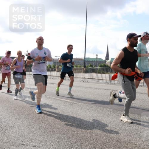 29.06.2025 - hella hamburg halbmarathon Lena Gebhardt http://msf.ph/oto/8415551 29.06.2025 09:50:53 Lombardsbrücke 18045, 14274, 18442, 5956, 1209, 1256, 1358, 1441, 1677, 1688, 1697, 1700, 1882, 1962, 2546, 2579, 2675, 2719, 3056, 3626, 3947, 4205, 4229, 4380, 4888, 4889, 4893, 5026, 5087, 5275, 5387, 5472, 5506, 5508, 5745, 5752, 5916, 6080, 6429, 6458, 6529, 6639, 6649, 6686, 6687, 7026, 7110, 7116, 7284, 7635, 8091, 8122, 8319, 8574, 8958, 8966, 9116, 9380, 9833, 10064, 10193, 10218, 10415, 10469, 10783, 10922, 11281, 11284, 11305, 11379 meine-sportfotos.de