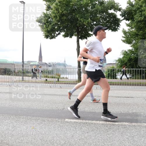 29.06.2025 - hella hamburg halbmarathon Lena Gebhardt http://msf.ph/oto/8415557 29.06.2025 10:26:15 Lombardsbrücke 147, 1300, 1479, 3617, 4267, 4268, 4315, 4797, 4844, 5497, 6159, 6663, 6905, 7929, 8276, 8306, 8357, 8674, 8942, 10104, 10219, 11107, 11139, 11596, 11699, 11828, 11859, 12074, 12126, 12826, 12827, 12838, 12945, 12946, 13264, 14063, 14179, 14223, 14356, 14726, 14930, 17369, 17712, 18087, 19144 meine-sportfotos.de