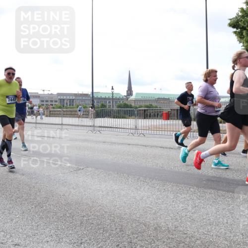 29.06.2025 - hella hamburg halbmarathon Lena Gebhardt http://msf.ph/oto/8415566 29.06.2025 10:17:34 Lombardsbrücke 5024, 1477, 744586, 1015, 1083, 1137, 1204, 1274, 1298, 1356, 1458, 1477, 1622, 1749, 1795, 2094, 2259, 2305, 2548, 2860, 2908, 3138, 3210, 3292, 3464, 3466, 3802, 3803, 4194, 4218, 4852, 5002, 5023, 5290, 5390, 5611, 5733, 5929, 5930, 5995, 6126, 6128, 6254, 6336, 6352, 6520, 6522, 6786, 7011, 7258, 7291, 7410, 7413, 7445, 7566, 7647, 7844, 7945, 8144, 8210, 8253, 8309, 8351, 8433, 8558, 8895, 8983, 9152, 9259, 9400, 9798, 9848, 10174 meine-sportfotos.de