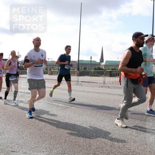 29.06.2025 - hella hamburg halbmarathon Lena Gebhardt http://msf.ph/oto/8415569 29.06.2025 09:50:53 Lombardsbrücke 14274, 45, 18442, 14924, 1209, 1256, 1358, 1441, 1677, 1688, 1697, 1700, 1882, 1962, 2546, 2579, 2675, 2719, 3056, 3626, 3947, 4205, 4229, 4380, 4888, 4889, 4893, 5026, 5087, 5275, 5387, 5472, 5506, 5508, 5745, 5752, 5916, 6080, 6429, 6458, 6529, 6639, 6649, 6686, 6687, 7026, 7110, 7116, 7284, 7635, 8091, 8122, 8319, 8574, 8958, 8966, 9116, 9380, 9833, 10064, 10193, 10218, 10415, 10469, 10783, 10922, 11281, 11284, 11305, 11379 meine-sportfotos.de