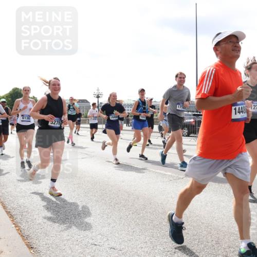 29.06.2025 - hella hamburg halbmarathon Lena Gebhardt http://msf.ph/oto/8415574 29.06.2025 10:42:16 Lombardsbrücke 11617, 6136, 3276, 18400, 1840, 17183, 1448, 2725, 1039, 1150, 1360, 1624, 1648, 1712, 1752, 1929, 1957, 2069, 2134, 2145, 2523, 2538, 2580, 2974, 3276, 3326, 3459, 3460, 3568, 3605, 4329, 4353, 4735, 4736, 4885, 4891, 4892, 5403, 5419, 5671, 5810, 6136, 6137, 6153, 6320, 6430, 6436, 6828, 6837, 6846, 6917, 7040, 7260, 7357, 7557, 7666, 7955, 8014, 8443, 8459, 8525, 8526, 8712, 8816, 8908, 9008, 9223, 9370, 9467, 9980, 10027, 10532, 10623 meine-sportfotos.de