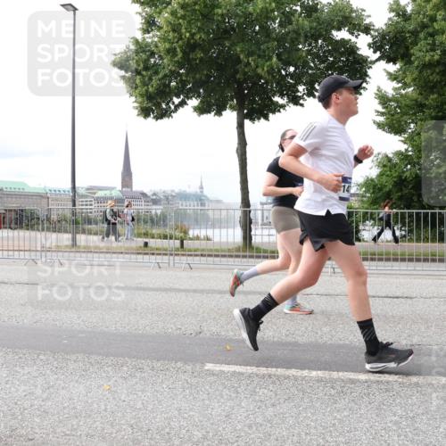 29.06.2025 - hella hamburg halbmarathon Lena Gebhardt http://msf.ph/oto/8415575 29.06.2025 10:26:16 Lombardsbrücke 1300, 1479, 3617, 4267, 4268, 4315, 4797, 4844, 5497, 6159, 6663, 6905, 7929, 8276, 8306, 8357, 8674, 8942, 10104, 10219, 11107, 11139, 11596, 11699, 11828, 11859, 12126, 12826, 12827, 12838, 12945, 12946, 13264, 14063, 14179, 14223, 14356, 14726, 14930, 17369, 17712, 18087, 19144 meine-sportfotos.de