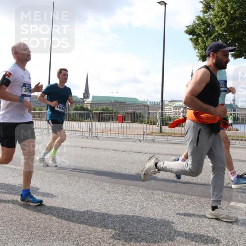 29.06.2025 - hella hamburg halbmarathon Lena Gebhardt http://msf.ph/oto/8415587 29.06.2025 09:50:53 Lombardsbrücke 18442, 3056, 14924, 0558, 1209, 1256, 1358, 1441, 1677, 1688, 1697, 1700, 1882, 1962, 2546, 2579, 2675, 2719, 3056, 3626, 3947, 4205, 4229, 4380, 4888, 4889, 4893, 5026, 5087, 5275, 5387, 5472, 5506, 5508, 5745, 5752, 5916, 6080, 6429, 6458, 6529, 6639, 6649, 6686, 6687, 7026, 7110, 7116, 7284, 7635, 8091, 8122, 8319, 8574, 8958, 8966, 9116, 9380, 9833, 10064, 10193, 10218, 10415, 10469, 10783, 10922, 11281, 11284, 11305, 11379 meine-sportfotos.de