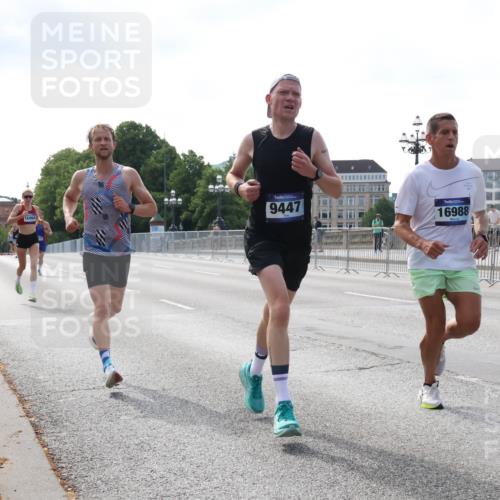 29.06.2025 - hella hamburg halbmarathon Lena Gebhardt http://msf.ph/oto/8415596 29.06.2025 09:40:18 Lombardsbrücke 16068, 9447, 16988, 34, 35, 52, 53, 54, 2144, 2659, 3720, 6380, 6530, 9151, 9255, 9447, 10650, 11678, 12678, 14302, 14717, 14933, 15495, 16068, 16120, 16245, 16988, 19075 meine-sportfotos.de