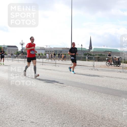 29.06.2025 - hella hamburg halbmarathon Lena Gebhardt http://msf.ph/oto/8415612 29.06.2025 10:05:06 Lombardsbrücke 2424, 1324, 1126, 1316, 1347, 1559, 1863, 2288, 2424, 2463, 2628, 2698, 3071, 3413, 3578, 4220, 4293, 4394, 4538, 4951, 5869, 6059, 6311, 6907, 6908, 7302, 7826, 8049, 8089, 8999, 9007, 9019, 9075, 9165, 9559, 9680, 10100, 10694, 10709, 10834, 11088, 11551, 11595, 12125, 12557, 13221, 13242, 13327, 13533, 13717, 14203, 15532, 16092, 16134, 16357, 16478, 16579, 16847, 16995, 17112, 17707, 17814, 17818, 18189, 18616, 18617, 19034 meine-sportfotos.de