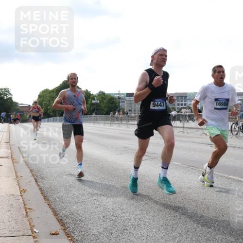 29.06.2025 - hella hamburg halbmarathon Lena Gebhardt http://msf.ph/oto/8415616 29.06.2025 09:40:19 Lombardsbrücke 9447, 16988, 34, 35, 52, 53, 54, 2144, 2659, 3720, 6380, 6530, 9151, 9255, 9447, 10650, 12678, 14302, 14717, 14933, 15495, 16068, 16120, 16245, 16988, 18930, 19075 meine-sportfotos.de