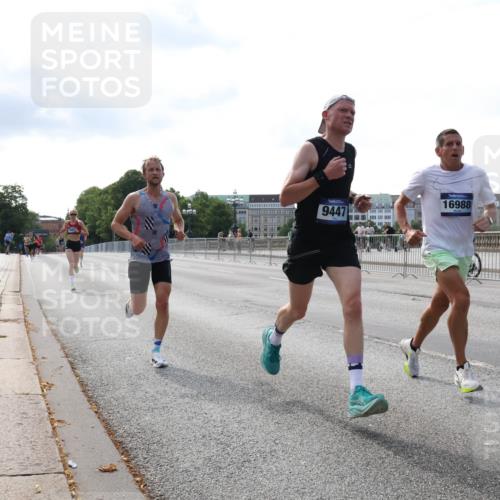 29.06.2025 - hella hamburg halbmarathon Lena Gebhardt http://msf.ph/oto/8415634 29.06.2025 09:40:19 Lombardsbrücke 9447, 16988, 34, 35, 52, 53, 54, 2144, 2659, 3720, 6380, 6530, 9151, 9255, 9447, 10650, 12678, 14302, 14717, 14933, 15495, 16068, 16120, 16245, 16988, 18930, 19075 meine-sportfotos.de