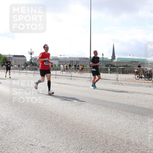 29.06.2025 - hella hamburg halbmarathon Lena Gebhardt http://msf.ph/oto/8415635 29.06.2025 10:05:06 Lombardsbrücke 2424, 3242, 1126, 1316, 1347, 1559, 1863, 2288, 2424, 2463, 2628, 2698, 3071, 3413, 3578, 4220, 4293, 4394, 4538, 4951, 5869, 6059, 6311, 6907, 6908, 7302, 7826, 8049, 8089, 8999, 9007, 9019, 9075, 9165, 9559, 9680, 10100, 10694, 10709, 10834, 11088, 11551, 11595, 12125, 12557, 13221, 13242, 13327, 13533, 13717, 14203, 15532, 16092, 16134, 16357, 16478, 16579, 16847, 16995, 17112, 17707, 17814, 17818, 18189, 18616, 18617, 19034 meine-sportfotos.de