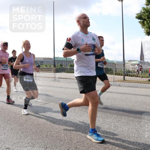 29.06.2025 - hella hamburg halbmarathon Lena Gebhardt http://msf.ph/oto/8415642 29.06.2025 09:50:54 Lombardsbrücke 16689, 1441, 14274, 18442, 56, 14924, 1209, 1256, 1358, 1441, 1677, 1697, 1700, 1882, 1962, 2546, 2579, 2675, 2719, 3056, 3626, 3947, 4205, 4229, 4380, 4888, 4889, 4893, 5026, 5087, 5275, 5387, 5472, 5506, 5508, 5745, 5752, 5916, 6080, 6429, 6458, 6529, 6593, 6639, 6649, 6686, 6687, 7026, 7110, 7116, 7284, 7635, 8091, 8122, 8319, 8574, 8958, 8966, 9116, 9371, 9380, 9755, 9833, 10064, 10193, 10218, 10415, 10469, 10783, 10922, 11281, 11284, 11305, 11379, 12153 meine-sportfotos.de
