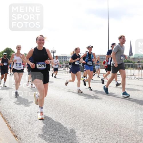 29.06.2025 - hella hamburg halbmarathon Lena Gebhardt http://msf.ph/oto/8415643 29.06.2025 10:42:16 Lombardsbrücke 11617, 1840, 13205, 18401, 6136, 3276, 171, 1039, 1150, 1360, 1624, 1648, 1712, 1752, 1929, 1957, 2069, 2134, 2145, 2523, 2538, 2580, 2974, 3276, 3326, 3459, 3460, 3568, 3605, 4329, 4353, 4735, 4736, 4885, 4891, 4892, 5403, 5419, 5671, 5810, 6136, 6137, 6153, 6320, 6430, 6436, 6828, 6837, 6846, 6917, 7040, 7260, 7357, 7557, 7666, 7955, 8014, 8443, 8459, 8525, 8526, 8712, 8816, 8908, 9008, 9223, 9370, 9467, 9980, 10027, 10532, 10623 meine-sportfotos.de