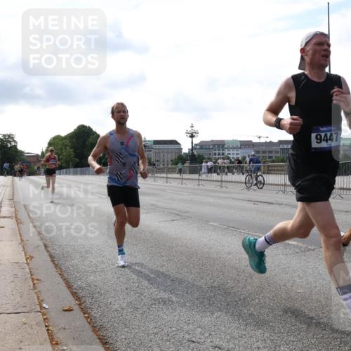 29.06.2025 - hella hamburg halbmarathon Lena Gebhardt http://msf.ph/oto/8415651 29.06.2025 09:40:19 Lombardsbrücke 9447, 1698, 34, 35, 52, 53, 54, 2144, 2659, 3720, 6380, 6530, 9151, 9255, 9447, 10650, 12678, 14302, 14717, 14933, 15495, 16068, 16120, 16245, 16988, 18930, 19075 meine-sportfotos.de
