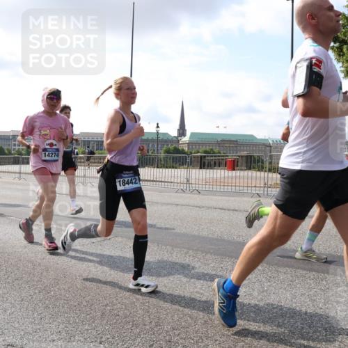 29.06.2025 - hella hamburg halbmarathon Lena Gebhardt http://msf.ph/oto/8415660 29.06.2025 09:50:54 Lombardsbrücke 14274, 18442, 1209, 1256, 1358, 1441, 1677, 1697, 1700, 1882, 1962, 2546, 2579, 2675, 2719, 3056, 3626, 3947, 4205, 4229, 4380, 4888, 4889, 4893, 5026, 5087, 5275, 5387, 5472, 5506, 5508, 5745, 5752, 5916, 6080, 6429, 6458, 6529, 6593, 6639, 6649, 6686, 6687, 7026, 7110, 7116, 7284, 7635, 8091, 8122, 8319, 8574, 8958, 8966, 9116, 9371, 9380, 9755, 9833, 10064, 10193, 10218, 10415, 10469, 10783, 10922, 11281, 11284, 11305, 11379, 12153 meine-sportfotos.de