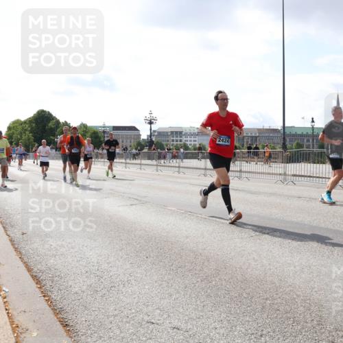 29.06.2025 - hella hamburg halbmarathon Lena Gebhardt http://msf.ph/oto/8415661 29.06.2025 10:05:06 Lombardsbrücke 2424, 1126, 1316, 1347, 1559, 1863, 2288, 2424, 2463, 2628, 2698, 3071, 3413, 3578, 4220, 4293, 4394, 4538, 4951, 5869, 6059, 6311, 6907, 6908, 7302, 7826, 8049, 8089, 8999, 9007, 9019, 9075, 9165, 9559, 9680, 10100, 10694, 10709, 10834, 11088, 11551, 11595, 12125, 12557, 13221, 13242, 13327, 13533, 13717, 14203, 15532, 16092, 16134, 16357, 16478, 16579, 16847, 16995, 17112, 17707, 17814, 17818, 18189, 18616, 18617, 19034 meine-sportfotos.de