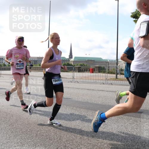 29.06.2025 - hella hamburg halbmarathon Lena Gebhardt http://msf.ph/oto/8415677 29.06.2025 09:50:54 Lombardsbrücke 16689, 1441, 14274, 18442, 1209, 1256, 1358, 1441, 1677, 1697, 1700, 1882, 1962, 2546, 2579, 2675, 2719, 3056, 3626, 3947, 4205, 4229, 4380, 4888, 4889, 4893, 5026, 5087, 5275, 5387, 5472, 5506, 5508, 5745, 5752, 5916, 6080, 6429, 6458, 6529, 6593, 6639, 6649, 6686, 6687, 7026, 7110, 7116, 7284, 7635, 8091, 8122, 8319, 8574, 8958, 8966, 9116, 9371, 9380, 9755, 9833, 10064, 10193, 10218, 10415, 10469, 10783, 10922, 11281, 11284, 11305, 11379, 12153 meine-sportfotos.de