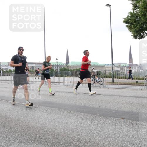 29.06.2025 - hella hamburg halbmarathon Lena Gebhardt http://msf.ph/oto/8415679 29.06.2025 10:51:37 Lombardsbrücke 583, 6091, 1478, 1617, 1997, 2202, 2308, 2380, 2484, 2485, 2593, 2736, 2778, 3240, 3991, 4156, 4652, 4713, 4748, 4808, 4878, 4920, 5291, 5357, 5394, 5530, 5534, 5716, 5717, 6007, 6091, 6604, 6885, 6945, 6947, 6954, 6961, 7012, 7769, 7841, 7871, 7992, 8040, 8125, 8399, 8410, 8672, 9166, 9167, 9220, 9340, 9462, 9582, 9583, 9590, 9594, 9673, 9763, 10496, 10521, 10693, 10830, 11034, 11268, 11575, 11875, 12065 meine-sportfotos.de
