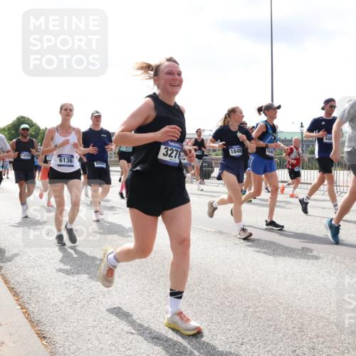 29.06.2025 - hella hamburg halbmarathon Lena Gebhardt http://msf.ph/oto/8415685 29.06.2025 10:42:17 Lombardsbrücke 11617, 13205, 6136, 9008, 3276, 18400, 184, 488, 17183, 1039, 1150, 1360, 1624, 1648, 1712, 1752, 1929, 1957, 1994, 2069, 2134, 2145, 2523, 2538, 2580, 2974, 3276, 3326, 3459, 3460, 3568, 3605, 3874, 4329, 4353, 4735, 4736, 4778, 4885, 4891, 4892, 5403, 5419, 5671, 5810, 6136, 6137, 6153, 6430, 6436, 6828, 6837, 6846, 6917, 7040, 7260, 7357, 7557, 7666, 7955, 8014, 8459, 8525, 8526, 8712, 8816, 8908, 9008, 9223, 9370, 9467, 9980, 10027, 10532, 10623 meine-sportfotos.de