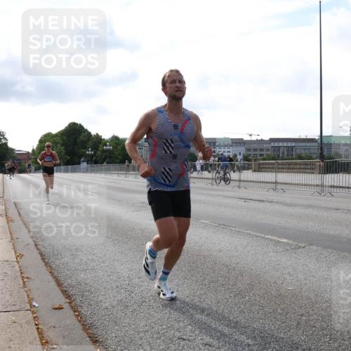29.06.2025 - hella hamburg halbmarathon Lena Gebhardt http://msf.ph/oto/8415686 29.06.2025 09:40:19 Lombardsbrücke 34, 35, 52, 53, 54, 2144, 2659, 3720, 6380, 6530, 9151, 9255, 9447, 10650, 12678, 14302, 14717, 14933, 15495, 16068, 16120, 16245, 16988, 18930, 19075 meine-sportfotos.de