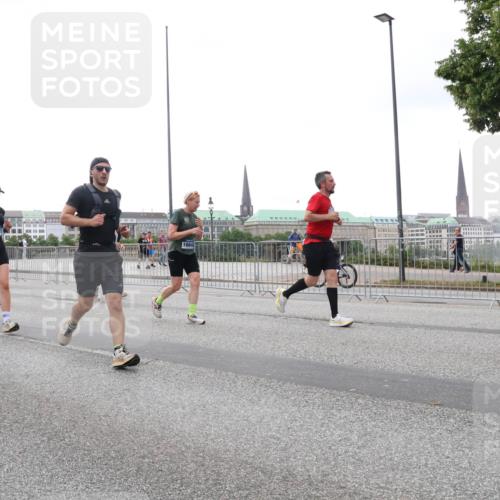 29.06.2025 - hella hamburg halbmarathon Lena Gebhardt http://msf.ph/oto/8415695 29.06.2025 10:51:37 Lombardsbrücke 5583, 6091, 16642, 1478, 1617, 1997, 2202, 2308, 2380, 2484, 2485, 2593, 2736, 2778, 3240, 3991, 4156, 4652, 4713, 4748, 4808, 4878, 4920, 5291, 5357, 5394, 5530, 5534, 5716, 5717, 6007, 6091, 6604, 6885, 6945, 6947, 6954, 6961, 7012, 7769, 7841, 7871, 7992, 8040, 8125, 8399, 8410, 8672, 9166, 9167, 9220, 9340, 9462, 9582, 9583, 9590, 9594, 9673, 9763, 10496, 10521, 10693, 10830, 11034, 11268, 11575, 11875, 12065 meine-sportfotos.de