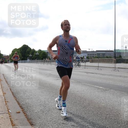 29.06.2025 - hella hamburg halbmarathon Lena Gebhardt http://msf.ph/oto/8415700 29.06.2025 09:40:20 Lombardsbrücke 34, 35, 52, 53, 54, 2144, 2659, 3720, 6380, 6530, 9151, 9255, 9447, 10650, 12678, 14302, 14717, 14933, 15495, 16068, 16120, 16245, 16988, 18930, 19075 meine-sportfotos.de