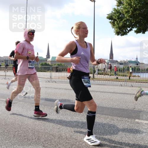 29.06.2025 - hella hamburg halbmarathon Lena Gebhardt http://msf.ph/oto/8415713 29.06.2025 09:50:54 Lombardsbrücke 1441, 142744, 18442, 1209, 1256, 1358, 1441, 1677, 1697, 1700, 1882, 1962, 2546, 2579, 2675, 2719, 3056, 3626, 3947, 4205, 4229, 4380, 4888, 4889, 4893, 5026, 5087, 5275, 5387, 5472, 5506, 5508, 5745, 5752, 5916, 6080, 6429, 6458, 6529, 6593, 6639, 6649, 6686, 6687, 7026, 7110, 7116, 7284, 7635, 8091, 8122, 8319, 8574, 8958, 8966, 9116, 9371, 9380, 9755, 9833, 10064, 10193, 10218, 10415, 10469, 10783, 10922, 11281, 11284, 11305, 11379, 12153 meine-sportfotos.de