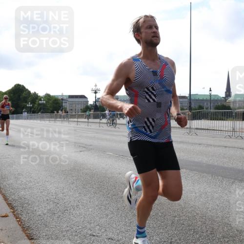 29.06.2025 - hella hamburg halbmarathon Lena Gebhardt http://msf.ph/oto/8415717 29.06.2025 09:40:20 Lombardsbrücke 34, 35, 52, 53, 54, 2144, 2659, 3720, 6380, 6530, 9151, 9255, 9447, 10650, 12678, 14302, 14717, 14933, 15495, 16068, 16120, 16245, 16988, 18930, 19075 meine-sportfotos.de