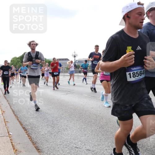 29.06.2025 - hella hamburg halbmarathon Lena Gebhardt http://msf.ph/oto/8415723 29.06.2025 10:17:36 Lombardsbrücke 14307, 14648, 12668, 7647, 10620, 18564, 160, 1015, 1083, 1204, 1274, 1356, 1458, 1477, 1622, 1749, 1795, 2094, 2259, 2305, 2548, 2860, 2908, 3138, 3292, 3464, 3466, 3802, 3803, 4194, 4218, 4852, 5002, 5023, 5290, 5390, 5611, 5733, 5929, 5930, 5995, 6126, 6128, 6254, 6336, 6352, 6520, 6522, 6786, 7011, 7258, 7291, 7410, 7413, 7445, 7566, 7647, 7844, 7945, 8144, 8210, 8253, 8309, 8351, 8433, 8558, 8799, 8895, 9152, 9259, 9400, 9798, 9848, 10174 meine-sportfotos.de