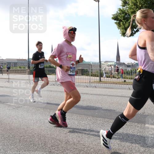 29.06.2025 - hella hamburg halbmarathon Lena Gebhardt http://msf.ph/oto/8415733 29.06.2025 09:50:54 Lombardsbrücke 689, 1441, 8091, 1427, 42, 1209, 1256, 1358, 1441, 1677, 1697, 1700, 1882, 1962, 2546, 2579, 2675, 2719, 3056, 3626, 3947, 4205, 4229, 4380, 4888, 4889, 4893, 5026, 5087, 5275, 5387, 5472, 5506, 5508, 5745, 5752, 5916, 6080, 6429, 6458, 6529, 6593, 6639, 6649, 6686, 6687, 7026, 7110, 7116, 7284, 7635, 8091, 8122, 8319, 8574, 8958, 8966, 9116, 9371, 9380, 9755, 9833, 10064, 10193, 10218, 10415, 10469, 10783, 10922, 11281, 11284, 11305, 11379, 12153 meine-sportfotos.de