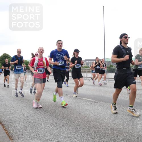 29.06.2025 - hella hamburg halbmarathon Lena Gebhardt http://msf.ph/oto/8415748 29.06.2025 10:51:38 Lombardsbrücke 2736, 4878, 9582, 583, 1910, 6091, 16642, 1478, 1617, 1997, 2202, 2308, 2380, 2484, 2485, 2593, 2736, 2778, 3240, 3991, 4156, 4652, 4713, 4748, 4808, 4878, 4920, 5291, 5357, 5394, 5534, 5716, 5717, 6007, 6091, 6604, 6885, 6945, 6947, 6954, 6961, 7012, 7769, 7841, 7871, 7992, 8040, 8125, 8399, 8410, 8672, 9166, 9167, 9220, 9340, 9462, 9582, 9583, 9590, 9594, 9673, 9763, 10496, 10521, 10693, 10830, 11034, 11101, 11268, 11575, 11875, 12065 meine-sportfotos.de