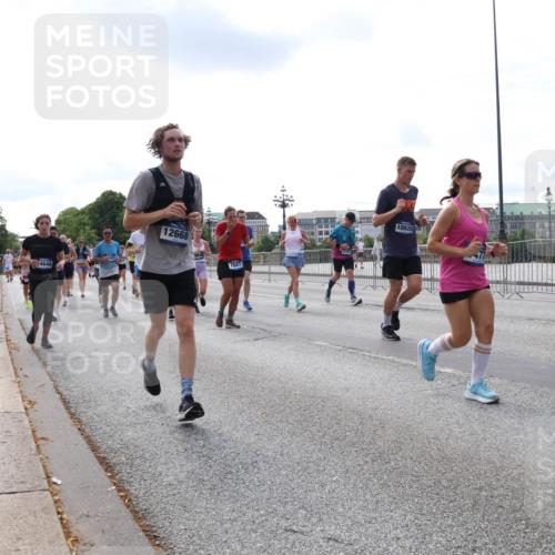 29.06.2025 - hella hamburg halbmarathon Lena Gebhardt http://msf.ph/oto/8415760 29.06.2025 10:17:36 Lombardsbrücke 307, 4648, 12668, 7647, 10620, 14877, 1015, 1083, 1204, 1274, 1356, 1458, 1477, 1622, 1749, 1795, 2094, 2259, 2305, 2548, 2860, 2908, 3138, 3292, 3464, 3466, 3802, 3803, 4194, 4218, 4852, 5002, 5023, 5290, 5390, 5611, 5733, 5929, 5930, 5995, 6126, 6128, 6254, 6336, 6352, 6520, 6522, 6786, 7011, 7258, 7291, 7410, 7413, 7445, 7566, 7647, 7844, 7945, 8144, 8210, 8253, 8309, 8351, 8433, 8558, 8799, 8895, 9152, 9259, 9400, 9798, 9848, 10174 meine-sportfotos.de