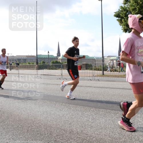 29.06.2025 - hella hamburg halbmarathon Lena Gebhardt http://msf.ph/oto/8415769 29.06.2025 09:50:55 Lombardsbrücke 16689, 1441, 1209, 1256, 1358, 1441, 1677, 1697, 1700, 1882, 1962, 2546, 2579, 2675, 2719, 3056, 3626, 3947, 4205, 4229, 4380, 4888, 4889, 4893, 5026, 5087, 5275, 5387, 5472, 5506, 5508, 5745, 5752, 5916, 6080, 6429, 6458, 6529, 6593, 6639, 6686, 6687, 7026, 7110, 7116, 7284, 7635, 8091, 8122, 8319, 8574, 8958, 8966, 9116, 9371, 9380, 9755, 9833, 10064, 10193, 10415, 10469, 10783, 10922, 11281, 11284, 11305, 11379, 12153 meine-sportfotos.de