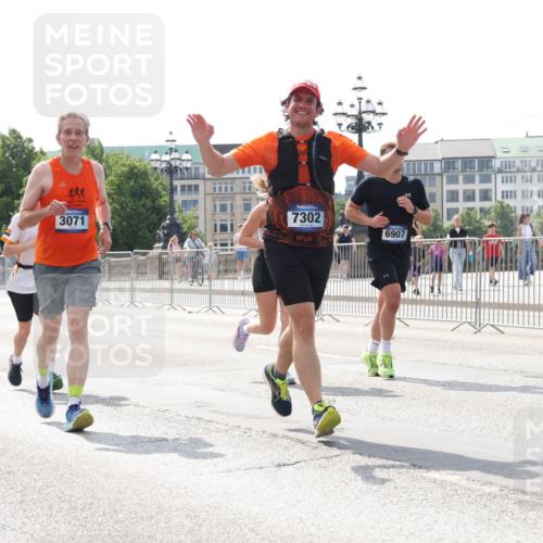 29.06.2025 - hella hamburg halbmarathon Lena Gebhardt http://msf.ph/oto/8415799 29.06.2025 10:05:08 Lombardsbrücke 3071, 7302, 6907, 1126, 1316, 1347, 1559, 1863, 2288, 2298, 2424, 2463, 2628, 2698, 3071, 3413, 3578, 4220, 4293, 4394, 4538, 4951, 5073, 5869, 6059, 6311, 6907, 6908, 7302, 7826, 8049, 8089, 8999, 9007, 9019, 9075, 9165, 9559, 9680, 10100, 10694, 11088, 11551, 11595, 12125, 12557, 13221, 13242, 13327, 13533, 13717, 14203, 15532, 16092, 16134, 16357, 16478, 16579, 16847, 16995, 17112, 17707, 17814, 17818, 18189, 18616, 18617, 19034 meine-sportfotos.de