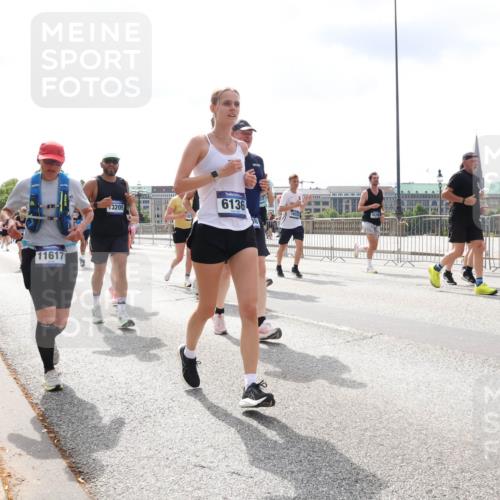 29.06.2025 - hella hamburg halbmarathon Lena Gebhardt http://msf.ph/oto/8415806 29.06.2025 10:42:18 Lombardsbrücke 11617, 3205, 6136, 1840, 1039, 1150, 1360, 1624, 1648, 1752, 1929, 1957, 1994, 2069, 2134, 2145, 2523, 2538, 2580, 2974, 3276, 3326, 3459, 3460, 3568, 3605, 3874, 4329, 4353, 4735, 4736, 4778, 4885, 4891, 4892, 5403, 5419, 5671, 5810, 6136, 6137, 6153, 6430, 6436, 6828, 6837, 6846, 6917, 7040, 7260, 7357, 7557, 7666, 7955, 8014, 8459, 8525, 8526, 8712, 8816, 8908, 9008, 9223, 9370, 9467, 9980, 10027, 10532, 10623 meine-sportfotos.de