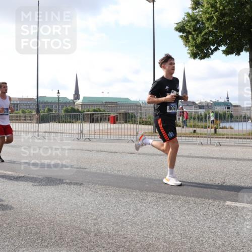 29.06.2025 - hella hamburg halbmarathon Lena Gebhardt http://msf.ph/oto/8415811 29.06.2025 09:50:55 Lombardsbrücke 16689, 41, 8091, 1209, 1256, 1358, 1441, 1677, 1697, 1700, 1882, 1962, 2546, 2579, 2675, 2719, 3056, 3626, 3947, 4205, 4229, 4380, 4888, 4889, 4893, 5026, 5087, 5275, 5387, 5472, 5506, 5508, 5745, 5752, 5916, 6080, 6429, 6458, 6529, 6593, 6639, 6686, 6687, 7026, 7110, 7116, 7284, 7635, 8091, 8122, 8319, 8574, 8958, 8966, 9116, 9371, 9380, 9755, 9833, 10064, 10193, 10415, 10469, 10783, 10922, 11281, 11284, 11305, 11379, 12153 meine-sportfotos.de