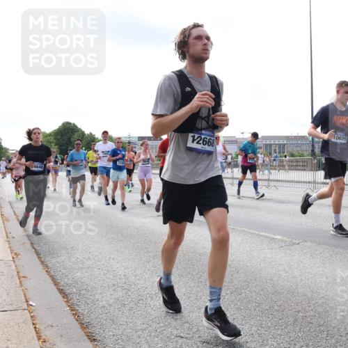 29.06.2025 - hella hamburg halbmarathon Lena Gebhardt http://msf.ph/oto/8415821 29.06.2025 10:17:37 Lombardsbrücke 9848, 2259, 4648, 12668, 10620, 1015, 1083, 1204, 1274, 1356, 1458, 1477, 1622, 1749, 1795, 2094, 2259, 2305, 2548, 2860, 3138, 3292, 3464, 3466, 3802, 3803, 4194, 4218, 4852, 5002, 5004, 5023, 5290, 5390, 5611, 5733, 5930, 6126, 6128, 6254, 6336, 6352, 6520, 6522, 6786, 7011, 7258, 7291, 7410, 7413, 7445, 7566, 7647, 7844, 7945, 8144, 8210, 8253, 8309, 8351, 8433, 8558, 8799, 8895, 9152, 9259, 9400, 9798, 9848, 9964, 10174 meine-sportfotos.de