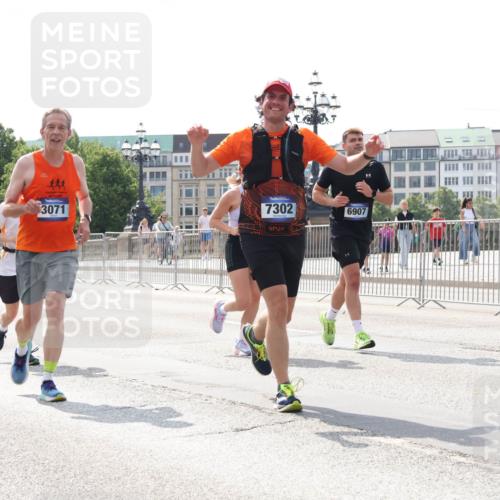 29.06.2025 - hella hamburg halbmarathon Lena Gebhardt http://msf.ph/oto/8415828 29.06.2025 10:05:08 Lombardsbrücke 3071, 7302, 6907, 1126, 1316, 1347, 1559, 1863, 2288, 2298, 2424, 2463, 2628, 2698, 3071, 3413, 3578, 4220, 4293, 4394, 4538, 4951, 5073, 5869, 6059, 6311, 6907, 6908, 7302, 7826, 8049, 8089, 8999, 9007, 9019, 9075, 9165, 9559, 9680, 10100, 10694, 11088, 11551, 11595, 12125, 12557, 13221, 13242, 13327, 13533, 13717, 14203, 15532, 16092, 16134, 16357, 16478, 16579, 16847, 16995, 17112, 17707, 17814, 17818, 18189, 18616, 18617, 19034 meine-sportfotos.de