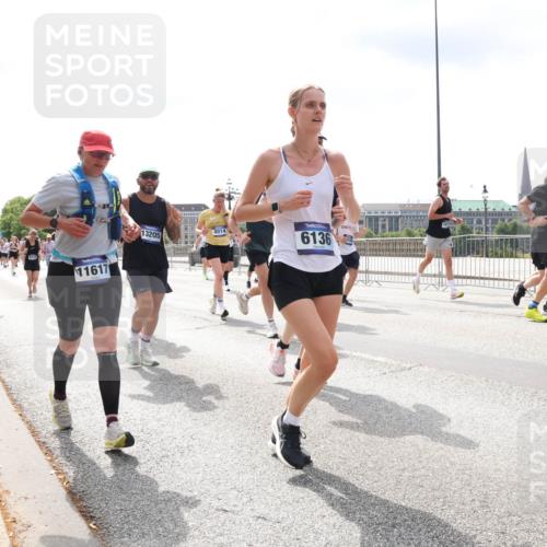 29.06.2025 - hella hamburg halbmarathon Lena Gebhardt http://msf.ph/oto/8415833 29.06.2025 10:42:18 Lombardsbrücke 14381, 4713, 11617, 13205, 8014, 6136, 1039, 1150, 1360, 1624, 1648, 1752, 1929, 1957, 1994, 2069, 2134, 2145, 2523, 2538, 2580, 2974, 3276, 3326, 3459, 3460, 3568, 3605, 3874, 4329, 4353, 4735, 4736, 4778, 4885, 4891, 4892, 5403, 5419, 5671, 5810, 6136, 6137, 6153, 6430, 6436, 6828, 6837, 6846, 6917, 7040, 7260, 7357, 7557, 7666, 7955, 8014, 8459, 8525, 8526, 8712, 8816, 8908, 9008, 9223, 9370, 9467, 9980, 10027, 10532, 10623 meine-sportfotos.de