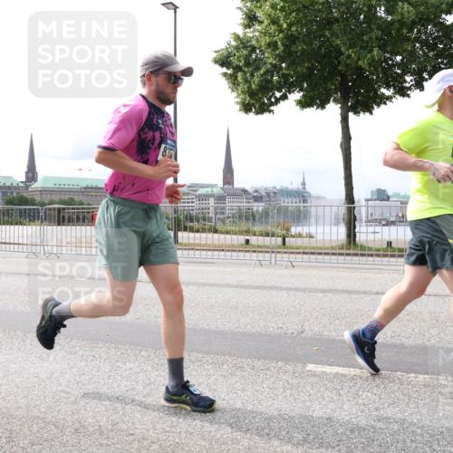 29.06.2025 - hella hamburg halbmarathon Lena Gebhardt http://msf.ph/oto/8415857 29.06.2025 10:26:24 Lombardsbrücke 967, 1300, 2643, 3617, 4267, 4268, 4315, 4844, 6159, 6905, 7929, 8079, 8276, 8306, 8357, 8674, 8942, 11107, 11139, 11270, 11859, 12126, 12826, 12827, 12945, 12946, 13264, 14063, 14179, 14356, 14726, 14930, 15807, 16788, 17300, 17675, 17712, 18087, 19144 meine-sportfotos.de