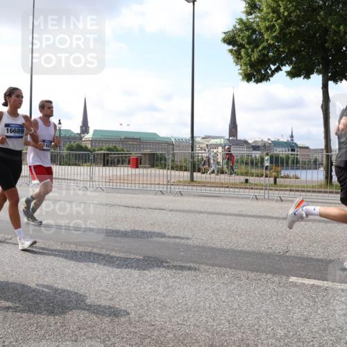 29.06.2025 - hella hamburg halbmarathon Lena Gebhardt http://msf.ph/oto/8415869 29.06.2025 09:50:55 Lombardsbrücke 18045, 16689, 1209, 1256, 1358, 1441, 1677, 1697, 1700, 1882, 1962, 2546, 2579, 2675, 2719, 3056, 3626, 3947, 4205, 4229, 4380, 4888, 4889, 4893, 5026, 5087, 5275, 5387, 5472, 5506, 5508, 5745, 5752, 5916, 6080, 6429, 6458, 6529, 6593, 6639, 6686, 6687, 7026, 7110, 7116, 7284, 7635, 8091, 8122, 8319, 8574, 8958, 8966, 9116, 9371, 9380, 9755, 9833, 10064, 10193, 10415, 10469, 10783, 10922, 11281, 11284, 11305, 11379, 12153 meine-sportfotos.de