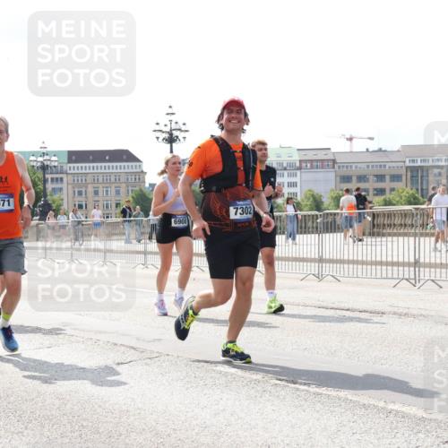 29.06.2025 - hella hamburg halbmarathon Lena Gebhardt http://msf.ph/oto/8415870 29.06.2025 10:05:08 Lombardsbrücke 3071, 6908, 7302, 1126, 1316, 1347, 1559, 1863, 2288, 2298, 2424, 2463, 2628, 2698, 3071, 3413, 3578, 4220, 4293, 4394, 4538, 4951, 5073, 5869, 6059, 6311, 6907, 6908, 7302, 7826, 8049, 8089, 8999, 9007, 9019, 9075, 9165, 9559, 9680, 10100, 10694, 11088, 11551, 11595, 12125, 12557, 13221, 13242, 13327, 13533, 13717, 14203, 15532, 16092, 16134, 16357, 16478, 16579, 16847, 16995, 17112, 17707, 17814, 17818, 18189, 18616, 18617, 19034 meine-sportfotos.de