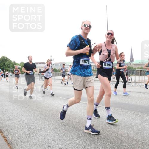 29.06.2025 - hella hamburg halbmarathon Lena Gebhardt http://msf.ph/oto/8415882 29.06.2025 10:51:39 Lombardsbrücke 13769, 4878, 5394, 1617, 1997, 2202, 2308, 2380, 2484, 2485, 2593, 2736, 2778, 3240, 3991, 4156, 4652, 4713, 4748, 4808, 4878, 4920, 5291, 5357, 5394, 5534, 5716, 5717, 6007, 6091, 6604, 6885, 6945, 6947, 6954, 6961, 7682, 7769, 7841, 7871, 7992, 8040, 8125, 8399, 8410, 8672, 9166, 9167, 9220, 9340, 9462, 9582, 9583, 9590, 9594, 9673, 9763, 10496, 10521, 10533, 10693, 10830, 11034, 11101, 11268, 11575, 11875, 12065 meine-sportfotos.de